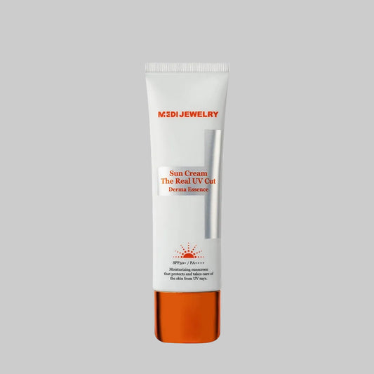 Squeezable sun cream lotion bottle. "Medi Jewelry Sun Cream The Real UV Cut Derma Essence" SPF50+ PA++++ Moisturizing sunscreen that takes care of and protects the skin from UV rays.